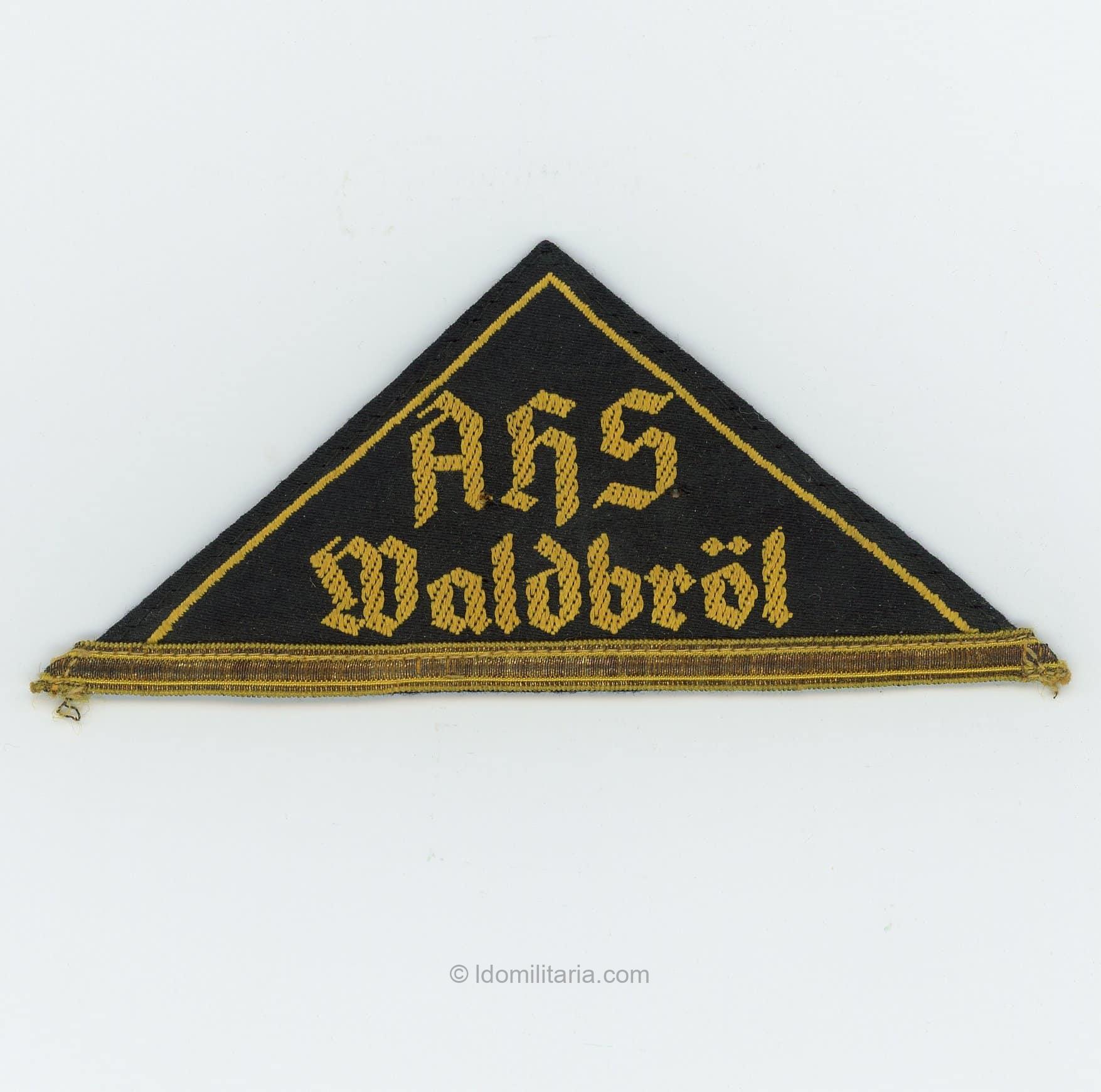 HJ AHS Waldbröl district triangle with traditions stripe.