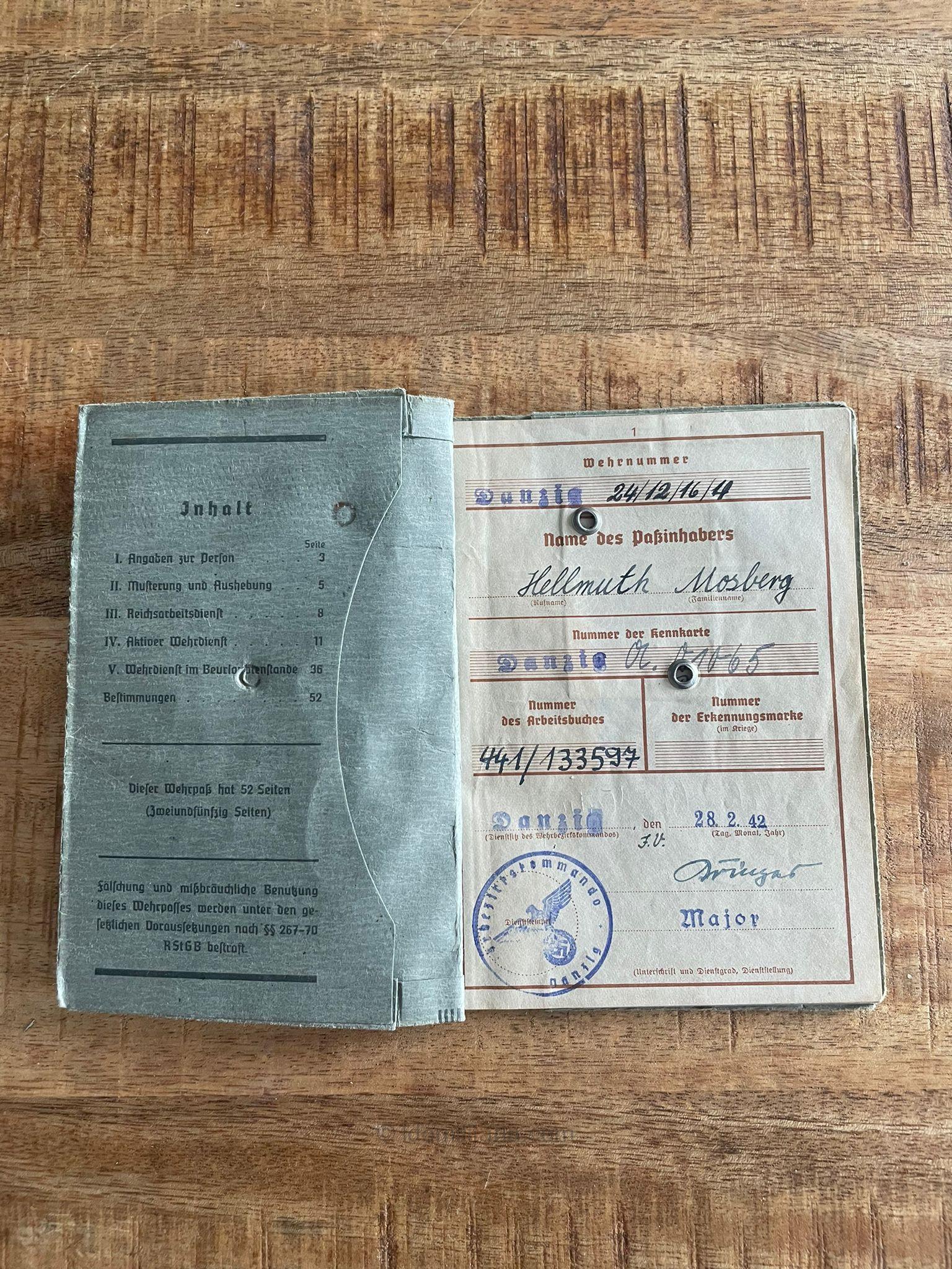 Kriegsfreiwilge HJ Gebietstab 37 ''Danzig-Westpreußen'' Wehrpass, Travel pass + cover - Citations to a Shanghai visit! - Image 4