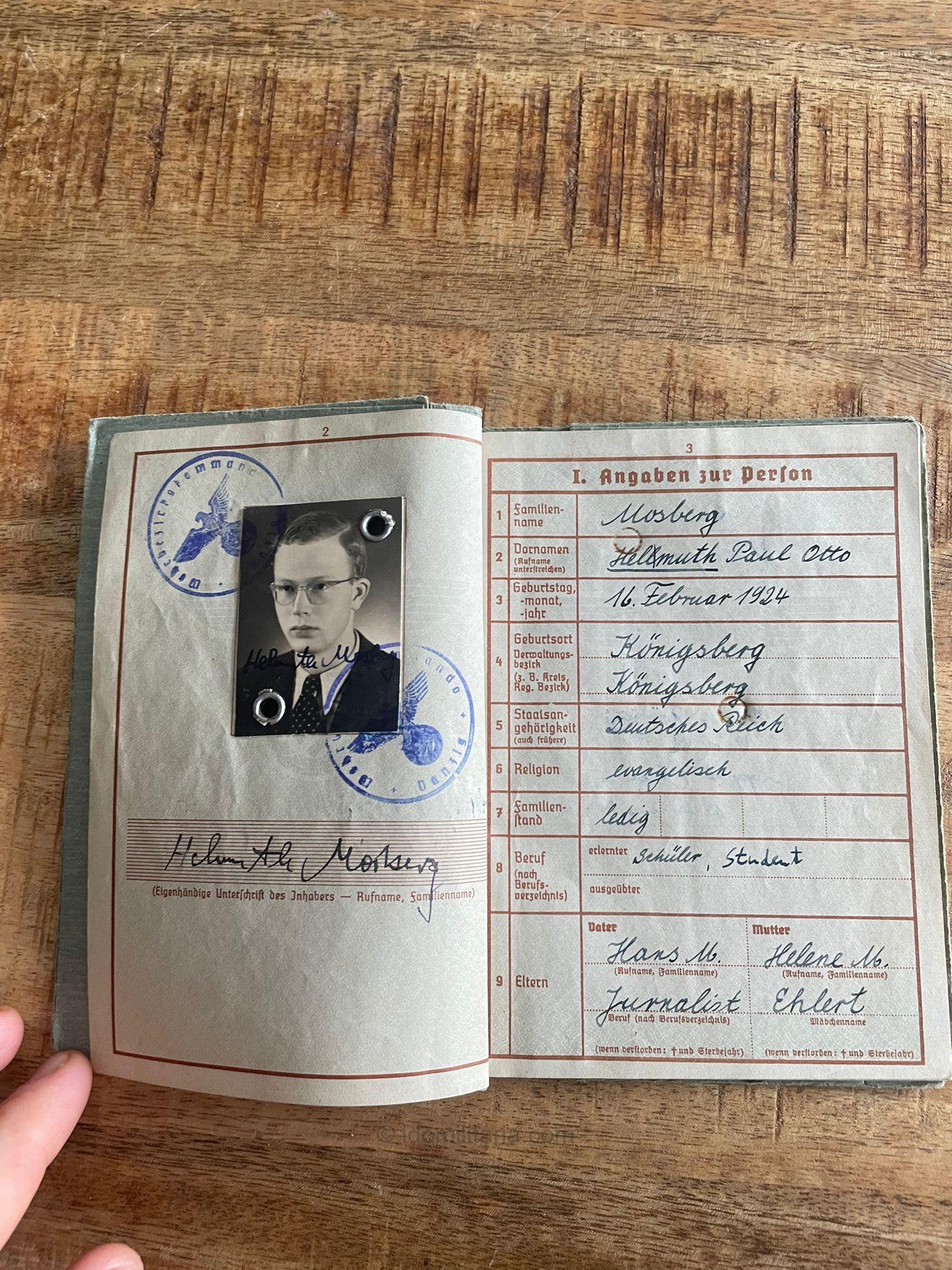 Kriegsfreiwilge HJ Gebietstab 37 ''Danzig-Westpreußen'' Wehrpass, Travel pass + cover - Citations to a Shanghai visit! - Image 5