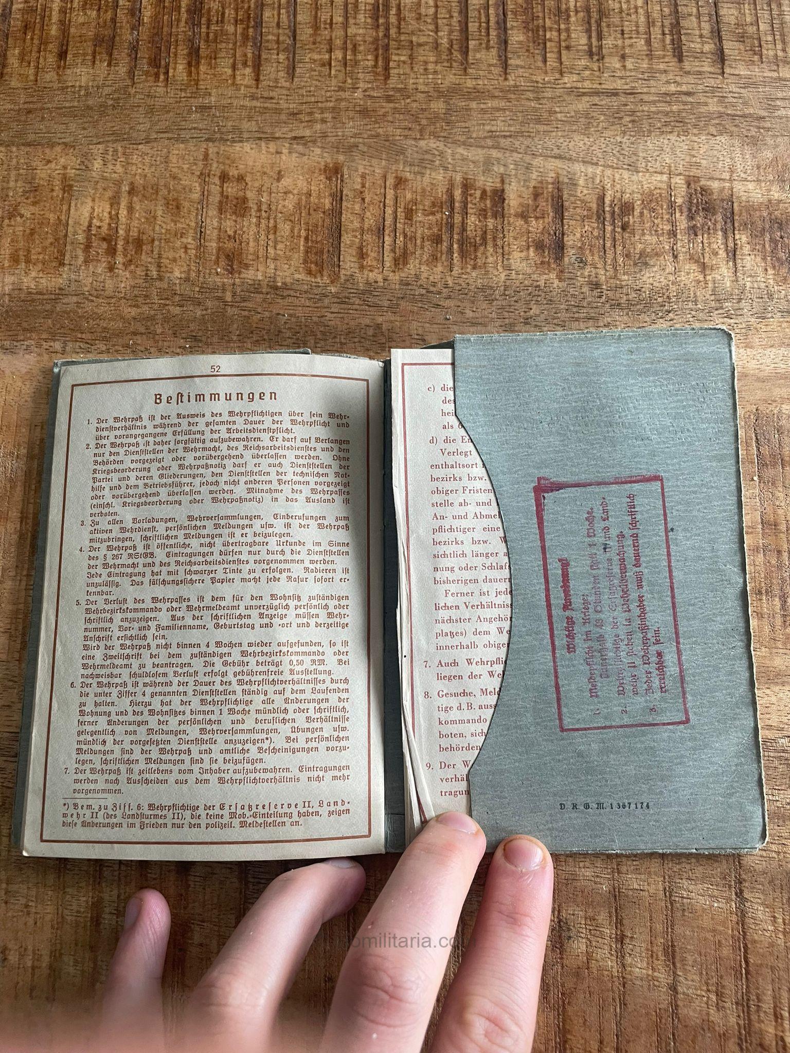 Kriegsfreiwilge HJ Gebietstab 37 ''Danzig-Westpreußen'' Wehrpass, Travel pass + cover - Citations to a Shanghai visit! - Image 12