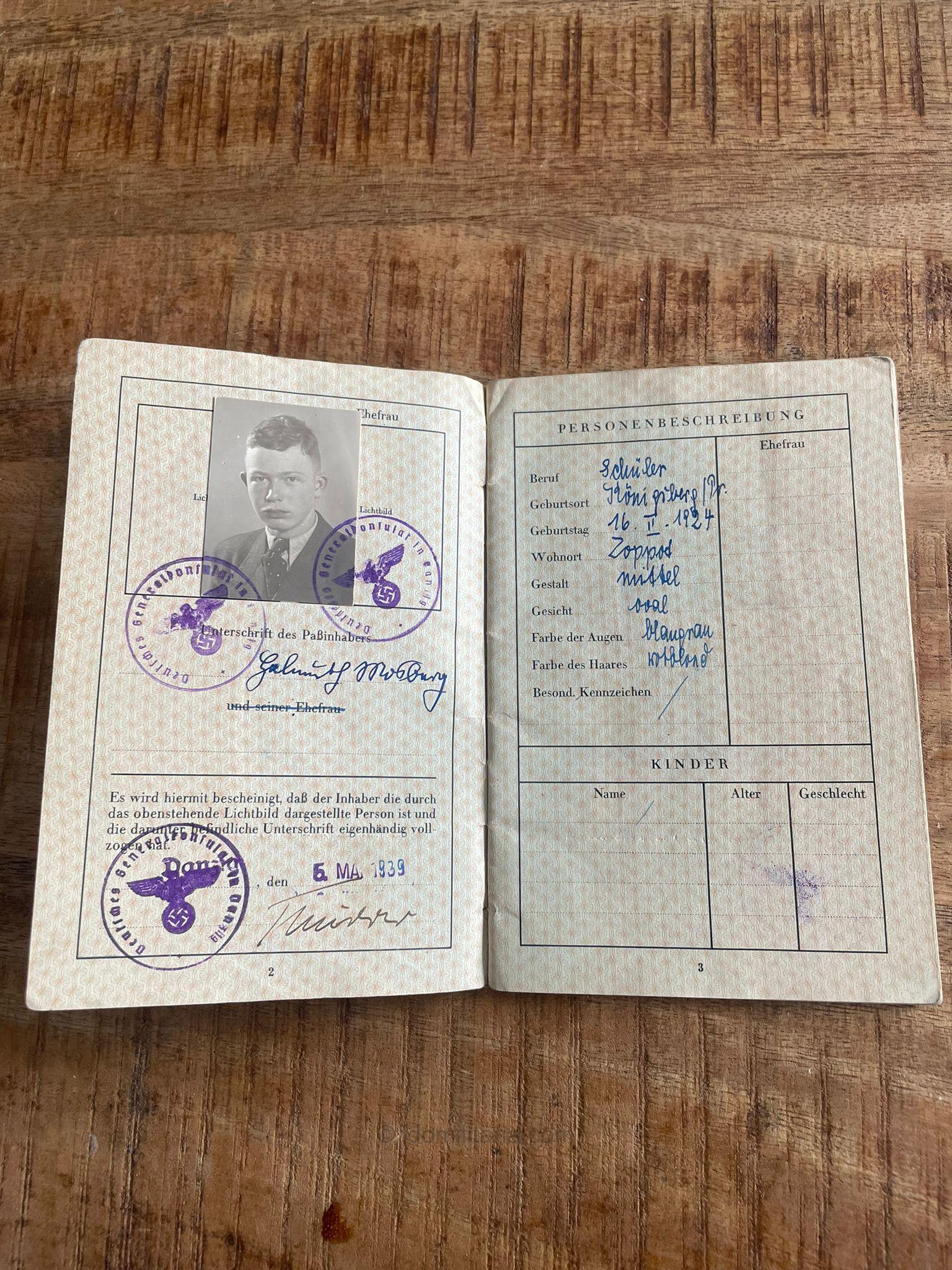 Kriegsfreiwilge HJ Gebietstab 37 ''Danzig-Westpreußen'' Wehrpass, Travel pass + cover - Citations to a Shanghai visit! - Image 18