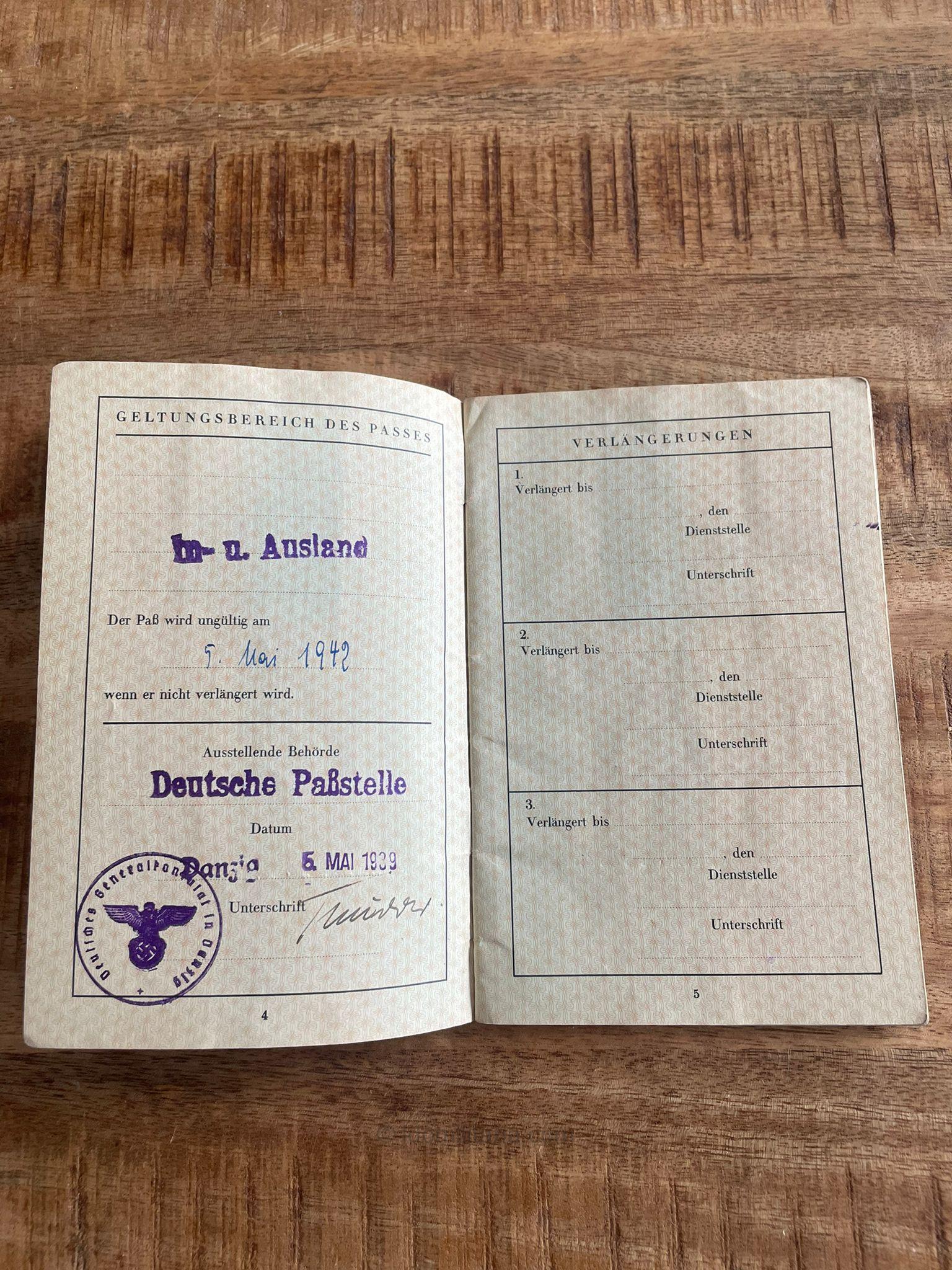 Kriegsfreiwilge HJ Gebietstab 37 ''Danzig-Westpreußen'' Wehrpass, Travel pass + cover - Citations to a Shanghai visit! - Image 19