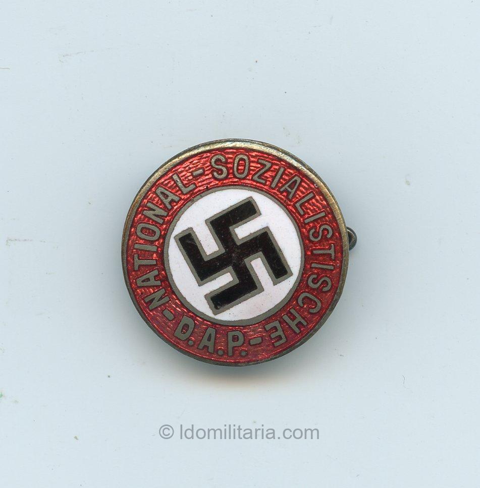 NSDAP Membership badge 18mm dotted stripe pattern - Ges. Gesch.