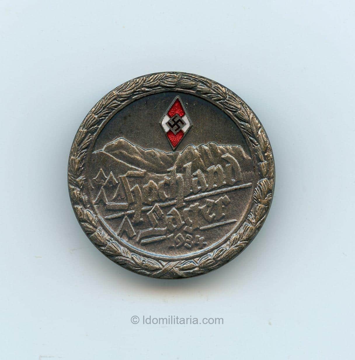HJ Hochland Lager 1934 badge - Deschler & Söhn, München