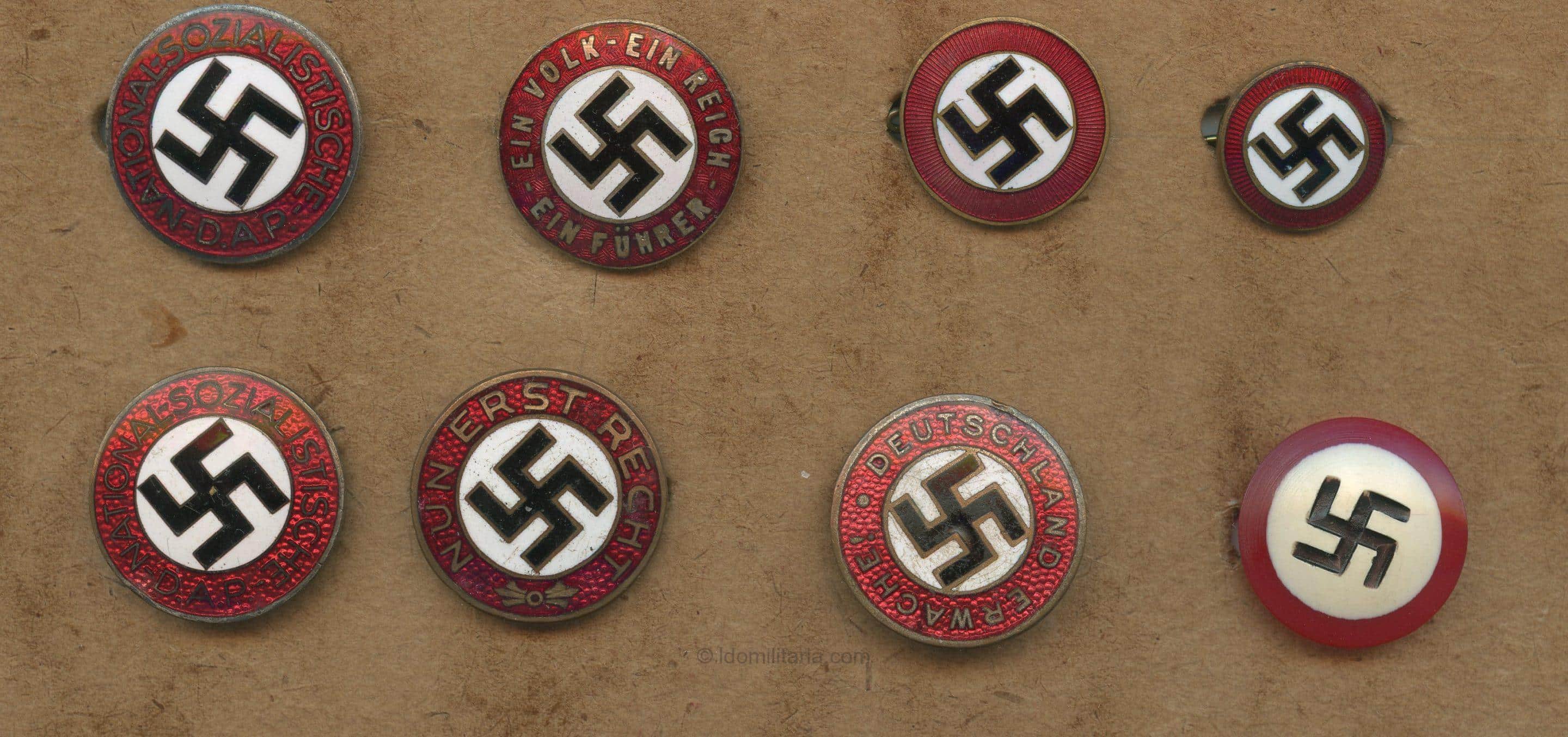 Unique NSDAP membership/slogan badge sample board + Newspaper article - Image 3