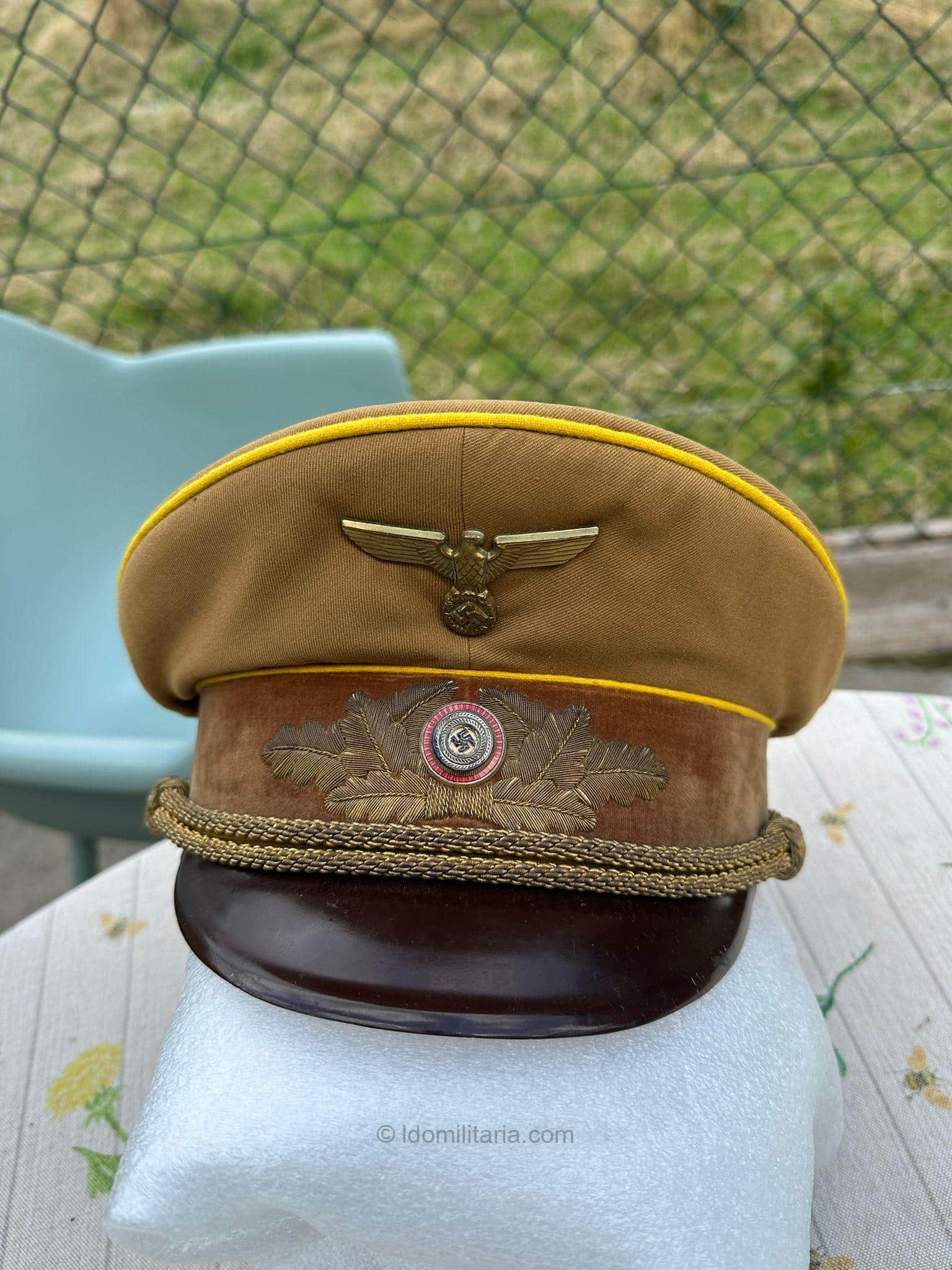 Extremely rare NSDAP Reichsleitung Visor Cap with Direct embroidered Oakleafs by August Müller - Image 4