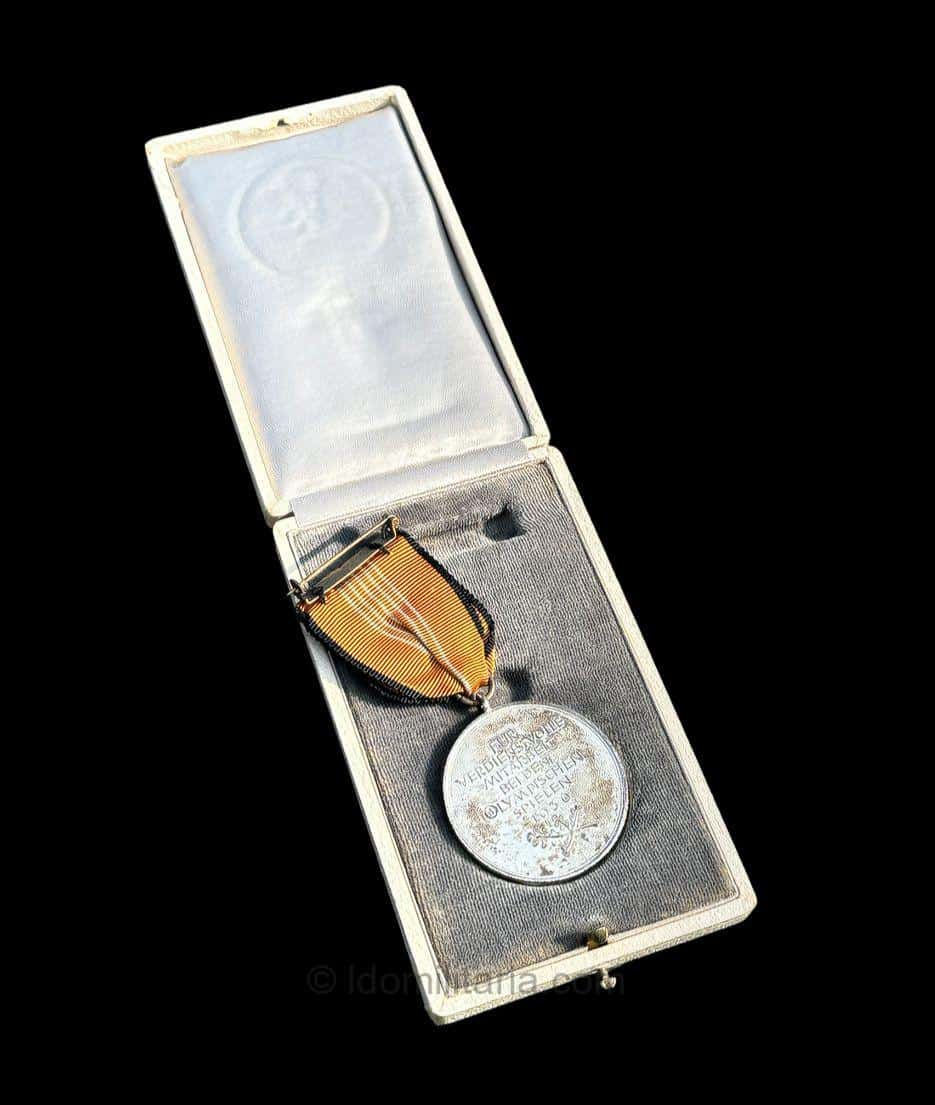 Commemorative German 1936 Olympic Medal + Case - Image 3