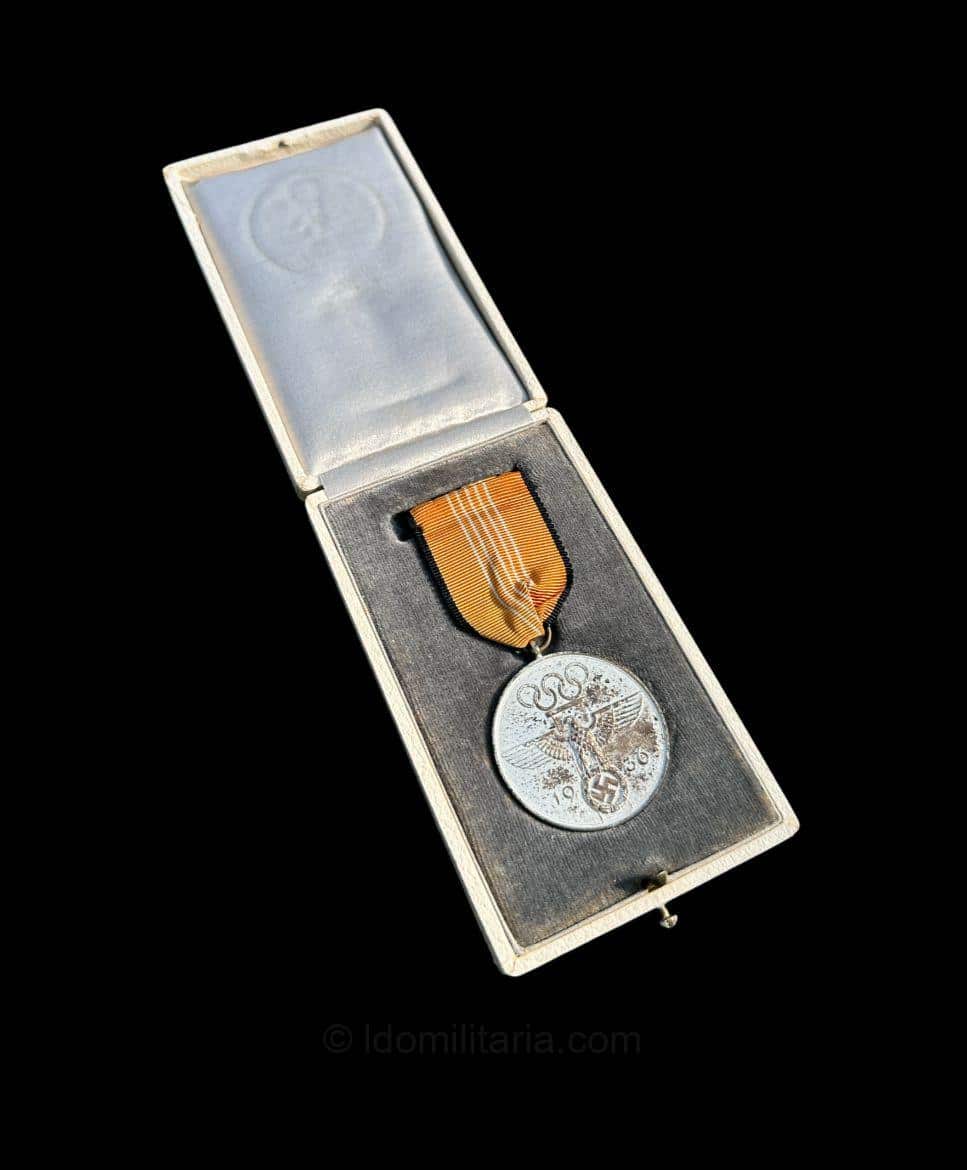 Commemorative German 1936 Olympic Medal + Case