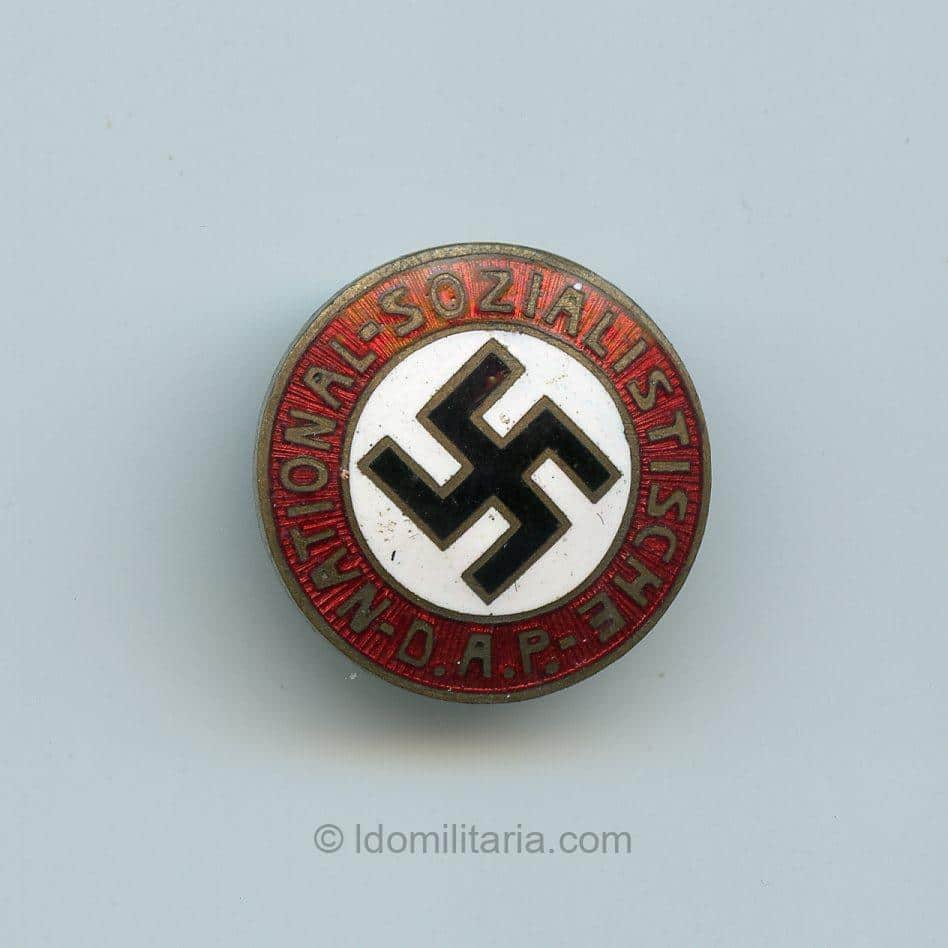 rare early NSDAP Membership badge with sunray pattern - Zeugmeisterei Österreich