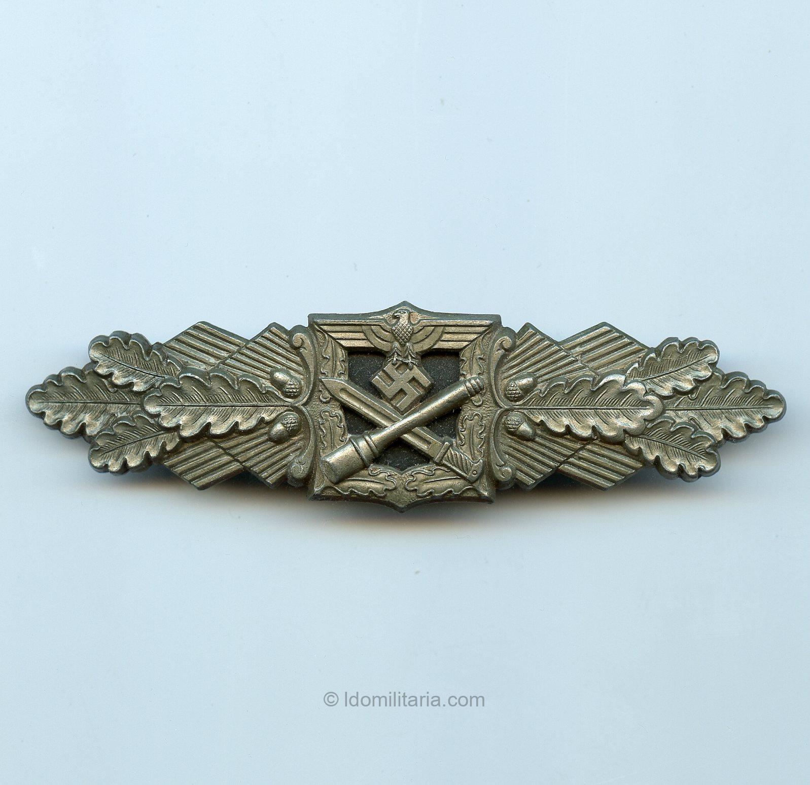 Close combat clasp in bronze - Funke & Brünninghaus, Lüdenscheid