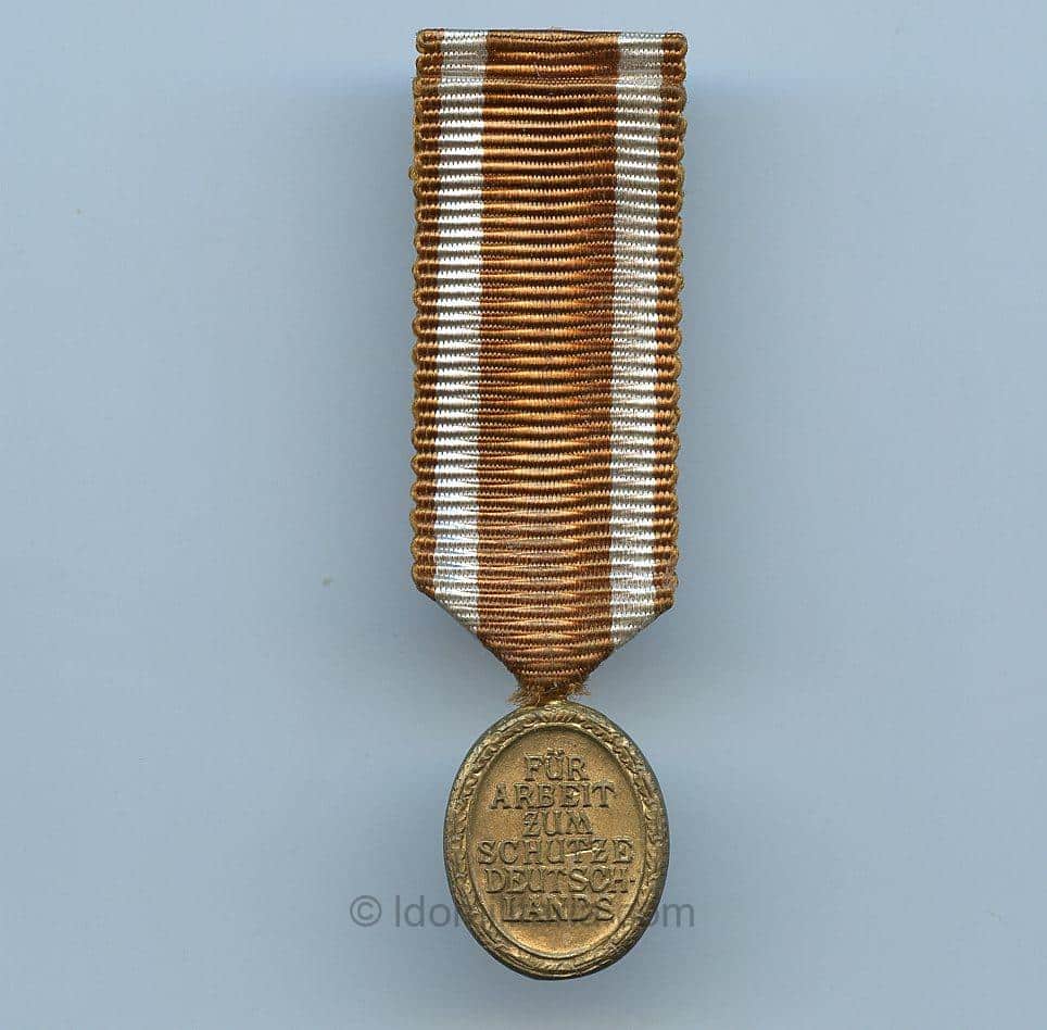 Miniature westwall/schutzwall medal with ribbon - Image 2