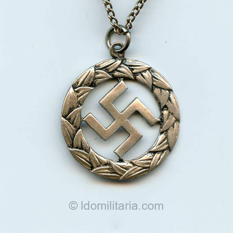 Period sympathie hanger '800' silver