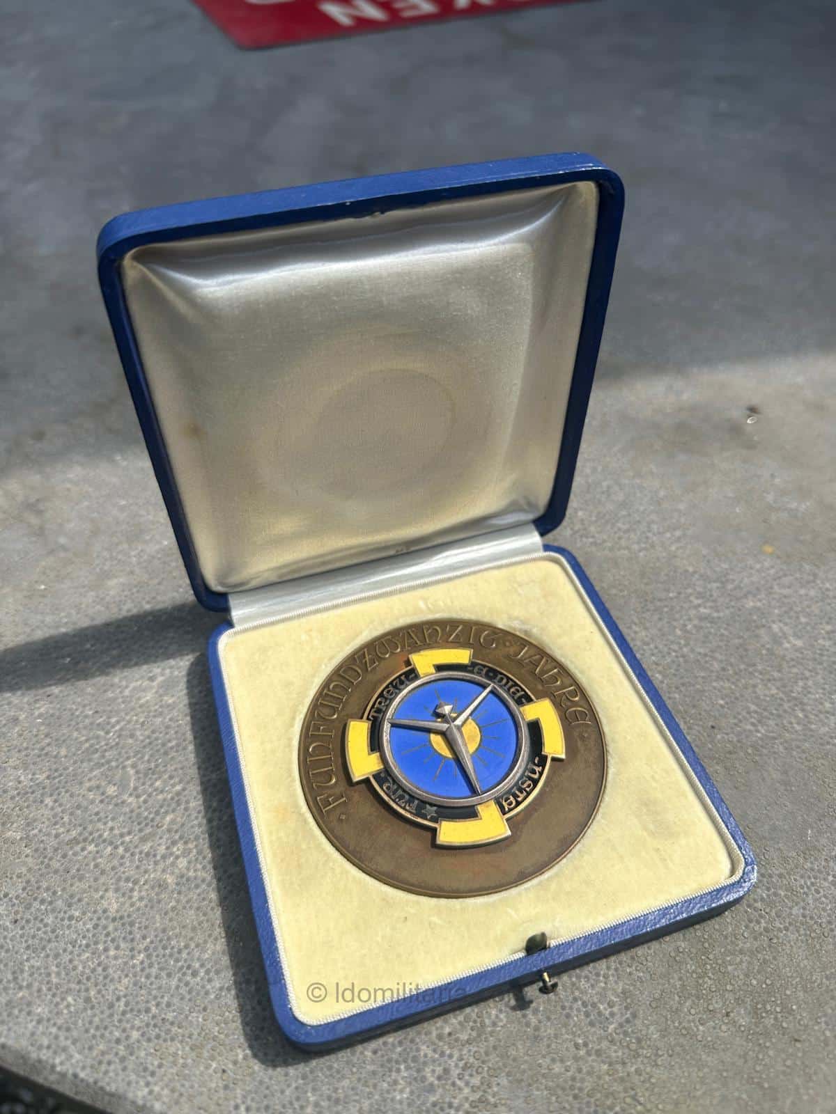 Junkers Flugzeug- und Motorenwerke AG – 25-Year Loyal Service Medal in Presentation Case -Entwurf Hans Bastanier, Berlin - Image 2