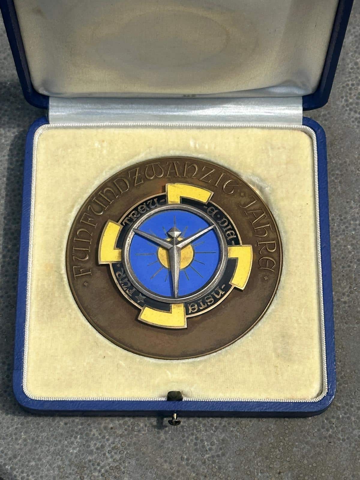 Junkers Flugzeug- und Motorenwerke AG – 25-Year Loyal Service Medal in Presentation Case -Entwurf Hans Bastanier, Berlin - Image 5