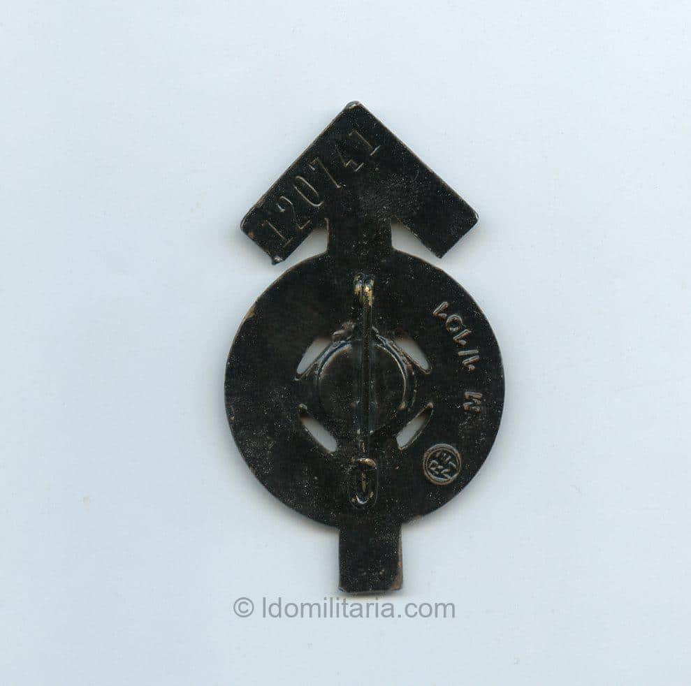 HJ sports badge in black - Number 120741 (repainted) - Image 2