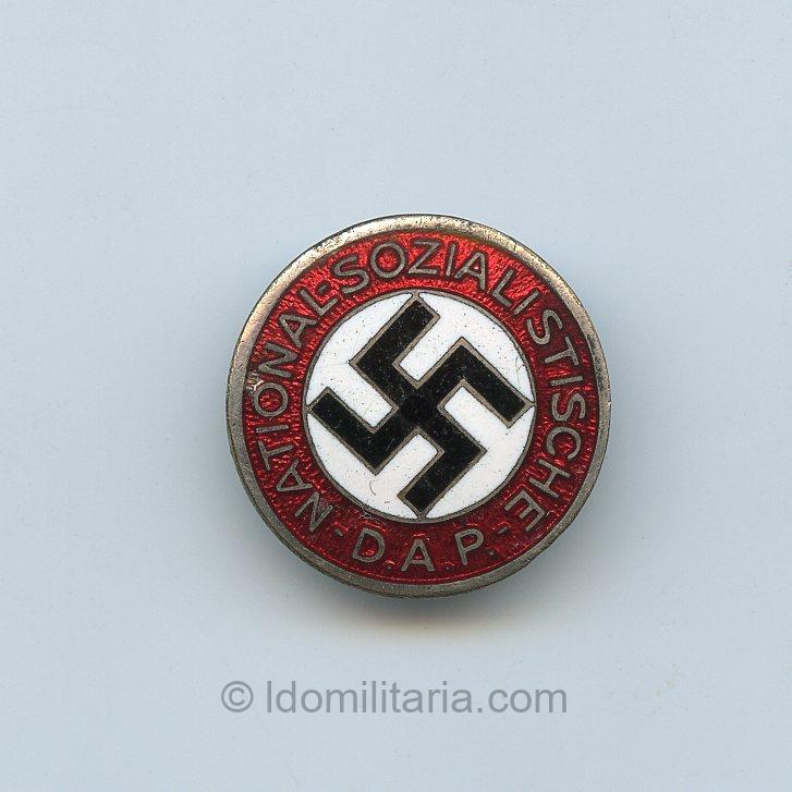 Early NSDAP Membership badge - Deschler & Söhn, München