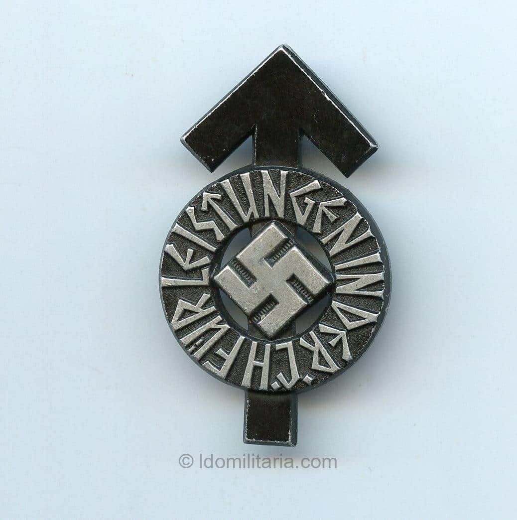 HJ sports badge in black – Number 22197