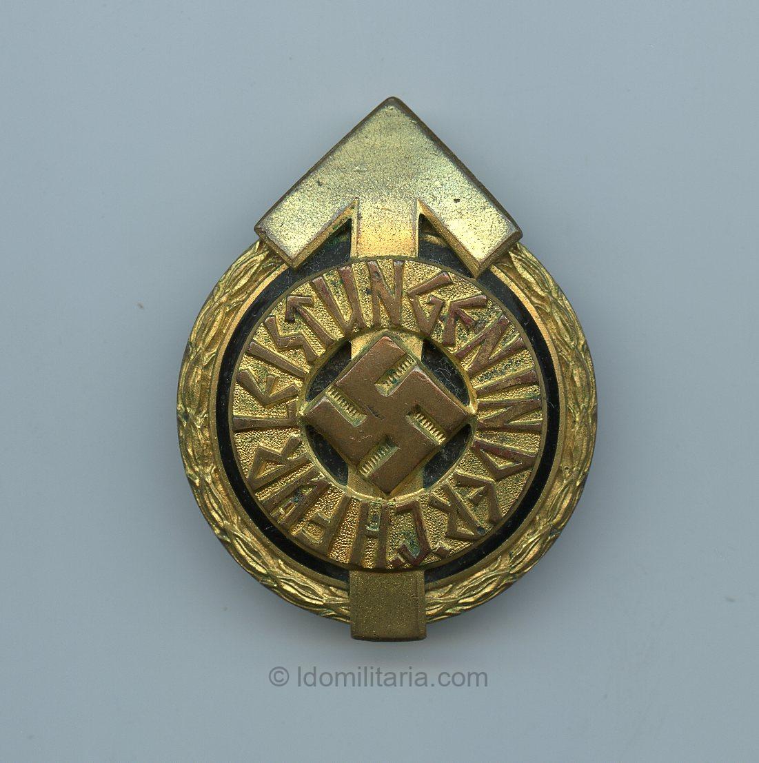 Golden HJ Sport badge '14321' - Gustav Bremher, Markneukirschen.