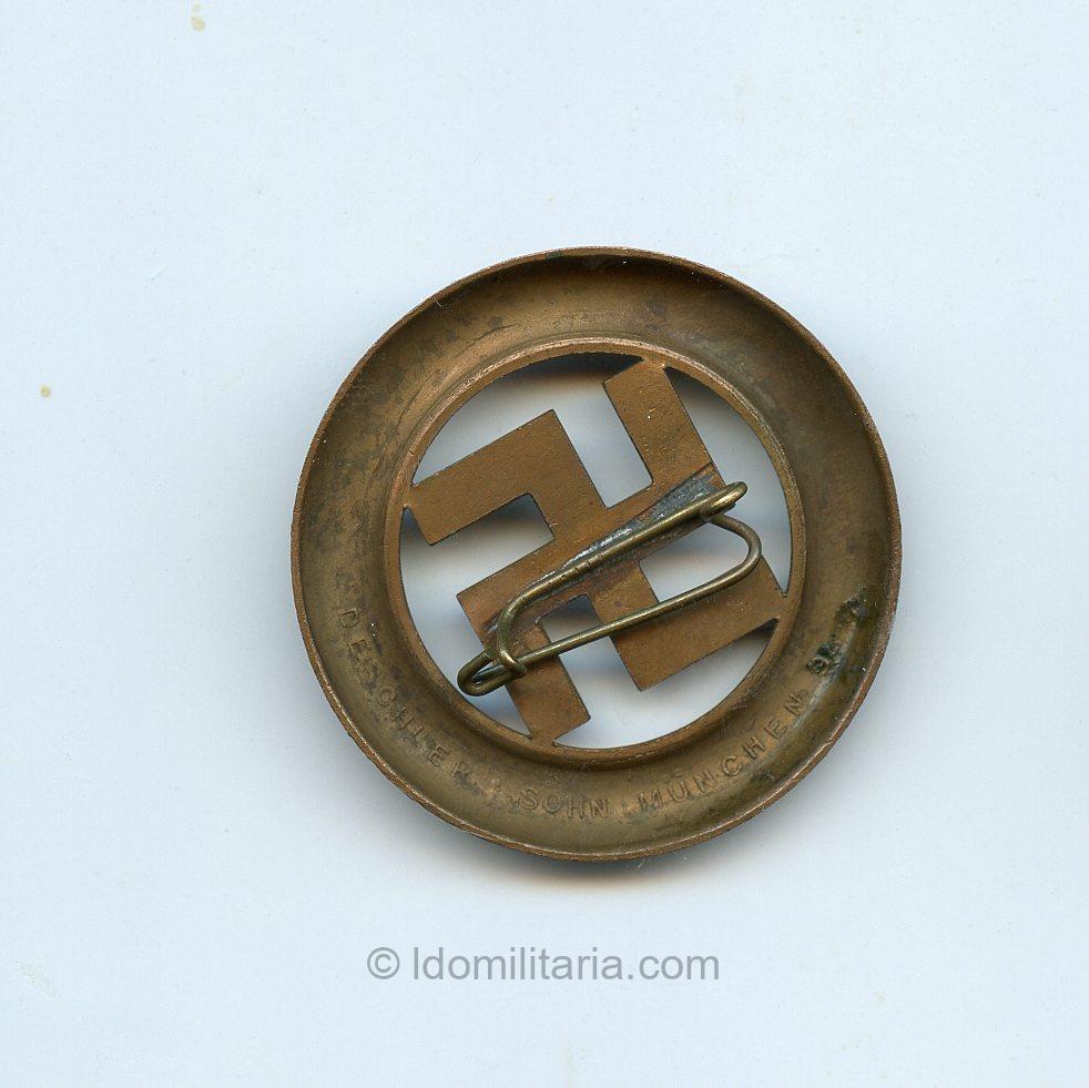 NSDAP 'Gau München' Badge 1933 - Deschler & Söhn, München - Image 2
