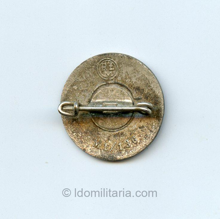 NSDAP Membership badge ''136'' - Matthias Salcher & Söhne-Wagstadt - Image 2