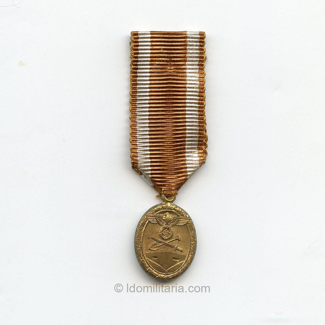 Miniature westwall/schutzwall medal with ribbon