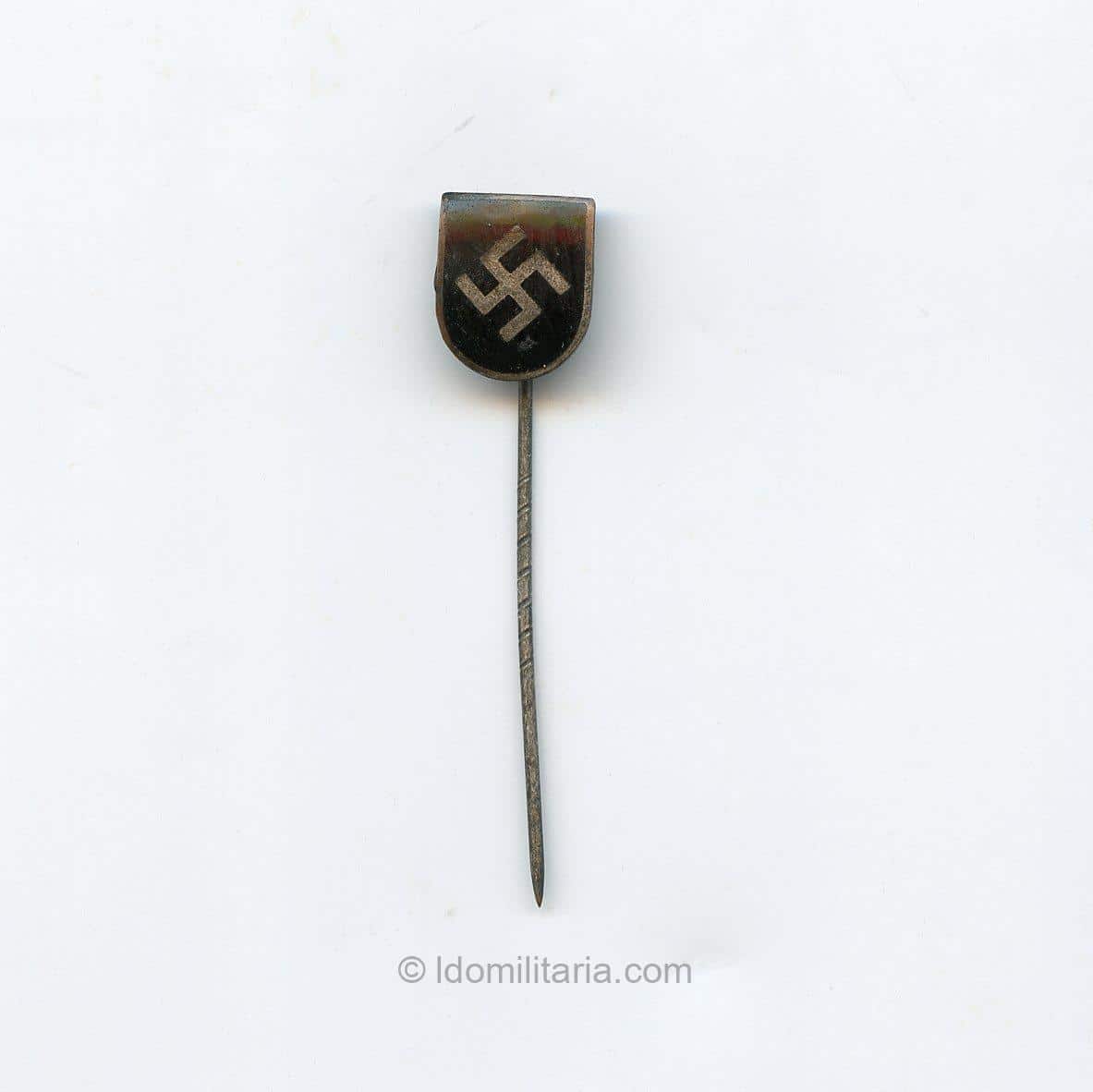 Early NSDAP sympathie pin