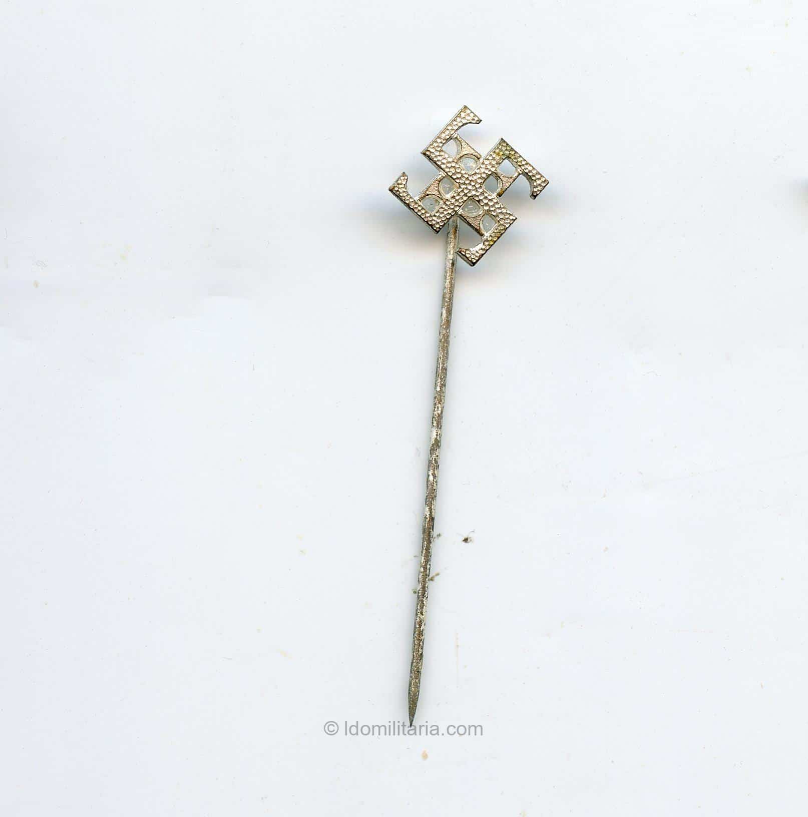 „Frisch, fromm, fröhlich, frei“ Swastika stickpin - Ges. Gesch.
