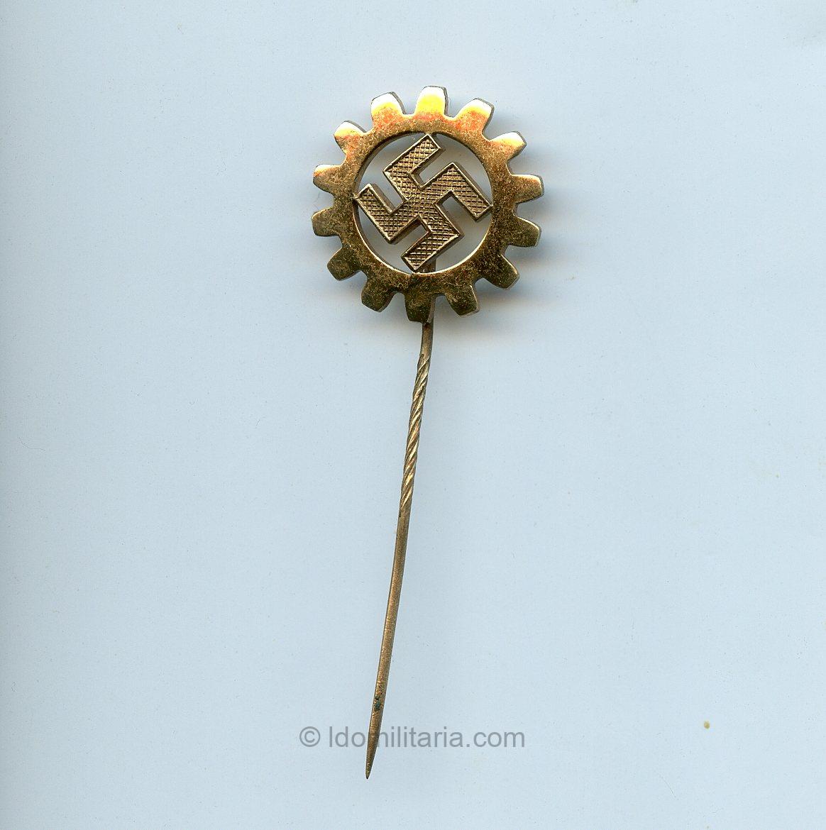 Gold DAF Honor stickpin number ''874'' - Förster & Barth, Pforzheim