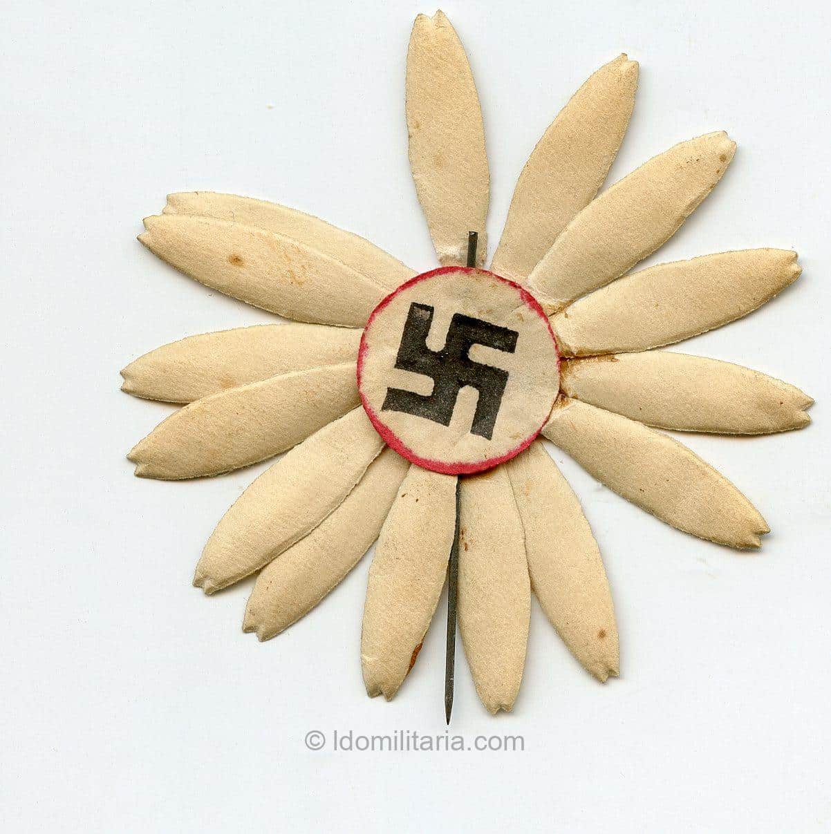 NSDAP sympathy paper flower pin (2)